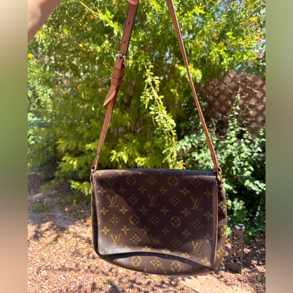 Louis Vuitton shoulder bag